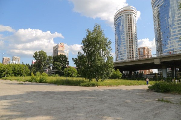 &laquo;Интересами жителей ЖК &laquo;Флотилия&raquo; прикрыта неправомерность действий застройщика&raquo;: в Новосибирске продолжает разворачиваться конфликт, связанный со строительством новой дороги на Ипподромской