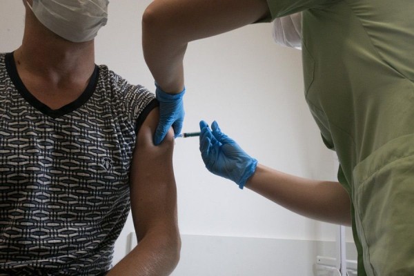 Как предприятия Новосибирска поощряют работников вакцинироваться от коронавируса?