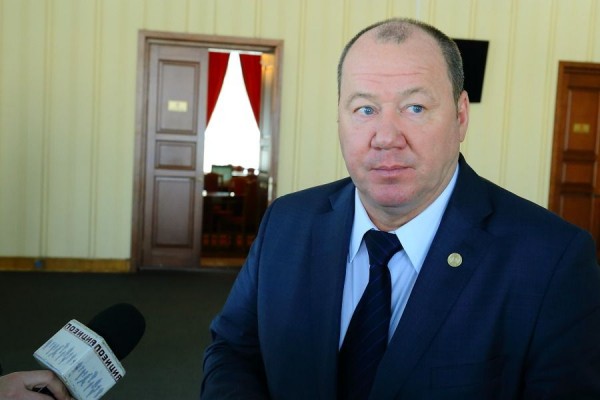 Подозреваемый в мошенничестве депутат новосибирского Заксобрания думает об отказе от мандата Подозреваемый в мошенничестве депутат новосибирского Заксобрания думает об отказе от мандата