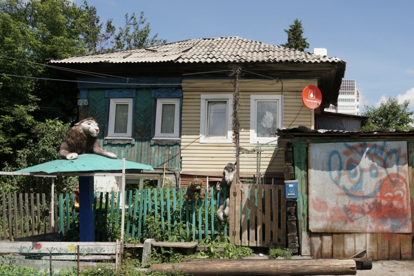 Частные дома сносят вслед за старым хлебозаводом на Инской Частные дома сносят вслед за старым хлебозаводом на Инской