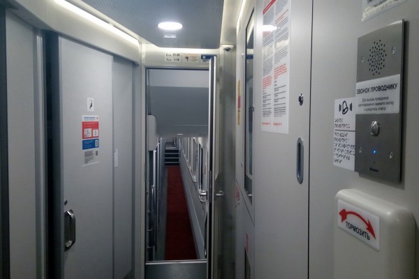 Двухэтажный поезд «Байкальская сказка» впервые остановился в Новосибирске Двухэтажный поезд «Байкальская сказка» впервые остановился в Новосибирске