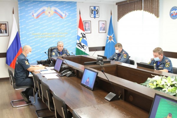 Руководители территориальных органов МЧС России обсудили актуальные вопросы безопасности в Сибирском федеральном округе Руководители территориальных органов МЧС России обсудили актуальные вопросы безопасности в Сибирском федеральном округе