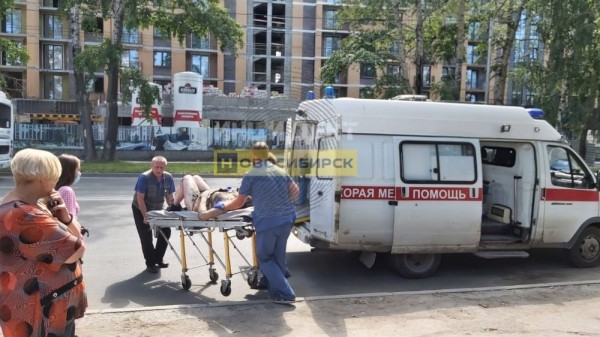 Полиция выясняет, почему на остановке в Новосибирске загорелась женщина Полиция выясняет, почему на остановке в Новосибирске загорелась женщина