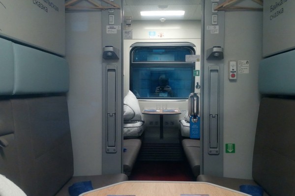 Двухэтажный поезд «Байкальская сказка» впервые остановился в Новосибирске Двухэтажный поезд «Байкальская сказка» впервые остановился в Новосибирске