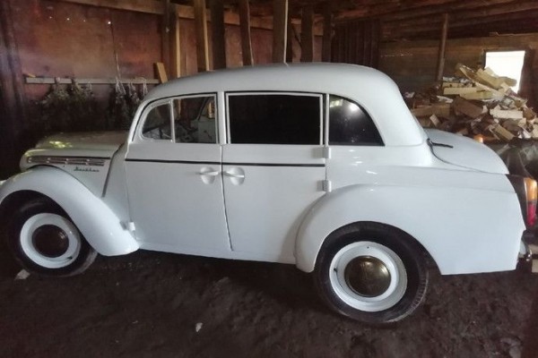 Редкий ретро-автомобиль продает житель Ордынского района