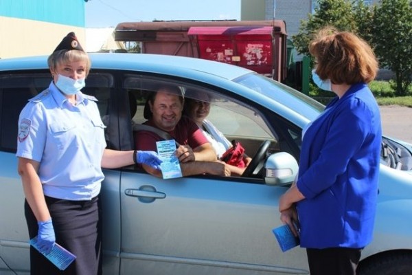 Сотрудники Госавтоинспекции напоминают водителям об ответственности за управление ТС, не имеющим права управления