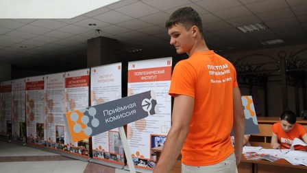 
Повышенные стипендии, комфортное проживание и личный наставник: в СФУ рассказали о программе поддержки абитуриентов
