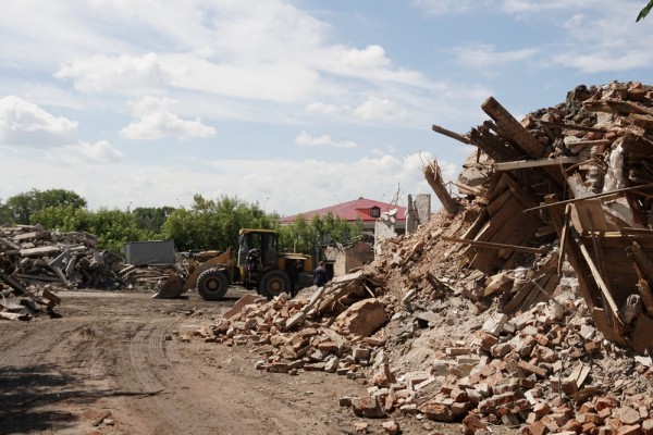 Частные дома сносят вслед за старым хлебозаводом на Инской Частные дома сносят вслед за старым хлебозаводом на Инской