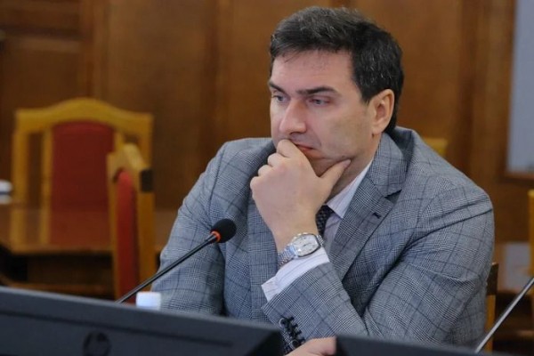 Министр здравоохранения Новосибирской области Константин Хальзов привился от COVID-19