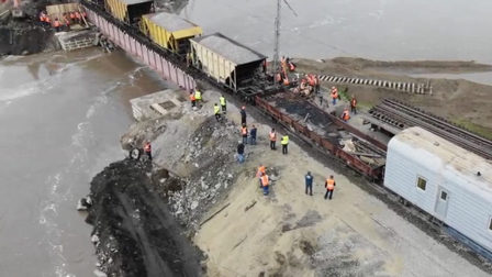 
В Забайкалье восстановили движение по железнодорожному мосту
