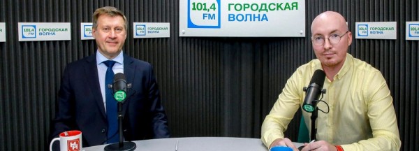 Мэр отвечает: строительство метро, ремонт дорог и сборы в школу Мэр отвечает: строительство метро, ремонт дорог и сборы в школу