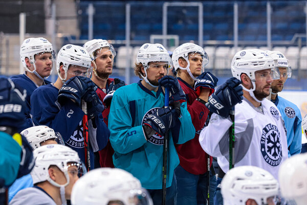 Алексей Кручинин: «Не приемлю, когда в команде появляются равнодушные» Алексей Кручинин: «Не приемлю, когда в команде появляются равнодушные»