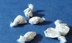 В Новосибирске подросток и его совершеннолетний приятель подозреваются в незаконном приобретении и хранении с целью сбыта наркотических средств в особо крупном размере