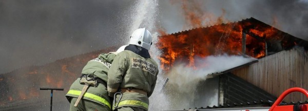 Банный комплекс &laquo;Хуторок&raquo; загорелся в&nbsp;частном секторе Новосибирска