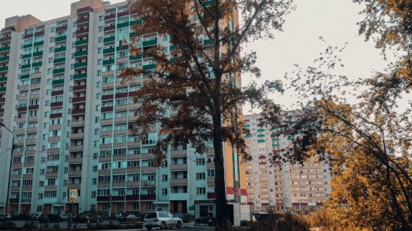 Весь дом сошел с ума: жители многоэтажки лупят друг друга и жалуются в полицию