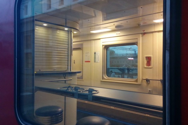 Двухэтажный поезд «Байкальская сказка» впервые остановился в Новосибирске Двухэтажный поезд «Байкальская сказка» впервые остановился в Новосибирске