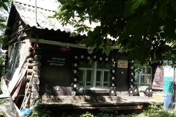 Частные дома сносят вслед за старым хлебозаводом на Инской Частные дома сносят вслед за старым хлебозаводом на Инской