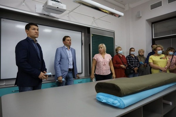 «Единая Россия» вместе с родительским сообществом проверяет готовность школ Новосибирска к новому учебному году «Единая Россия» вместе с родительским сообществом проверяет готовность школ Новосибирска к новому учебному году