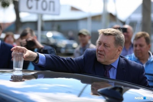 Новосибирские коммунисты стыдятся Анатолия Локтя - никто не хочет быть с ним рядом