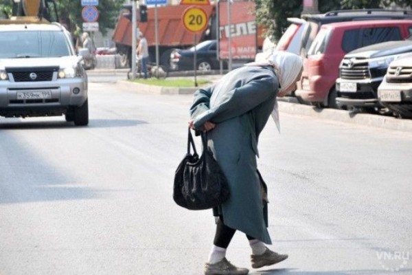 Владимир Путин предложил выплатить всем пенсионерам по 10 тысяч рублей