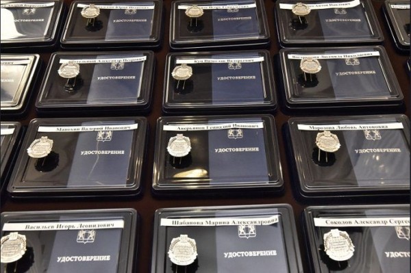 Новосибирцам вручили госнаграды в преддверии Дня&nbsp; Российского флага