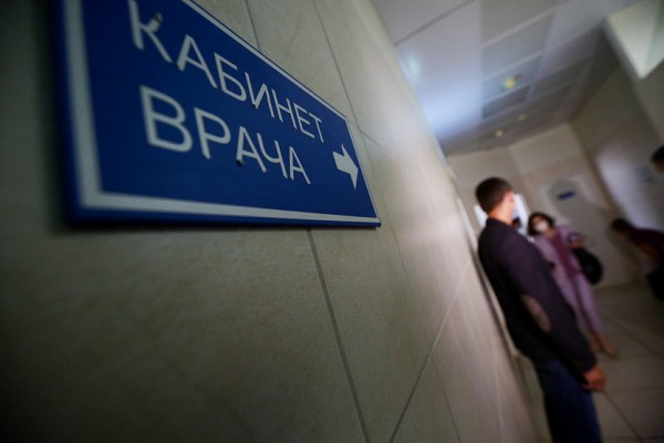 Прививка под гул самолёта: пункт вакцинации открыли в Толмачёво Прививка под гул самолёта: пункт вакцинации открыли в Толмачёво