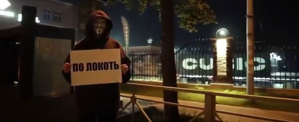 Новосибирский музыкант спел про ямы по локоть, пыль и распил бюджета Новосибирский музыкант спел про ямы по локоть, пыль и распил бюджета