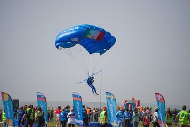 
Попали в точку пяткой
