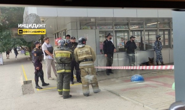 В Новосибирске проверили сообщение о гранате в ТЦ "Амстердам"