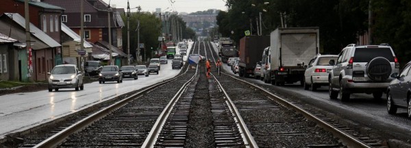 Трамвайные пути на Волочаевской приподнимут и огородят бордюром Трамвайные пути на Волочаевской приподнимут и огородят бордюром