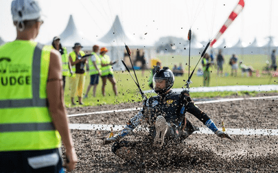 
Попали в точку пяткой
