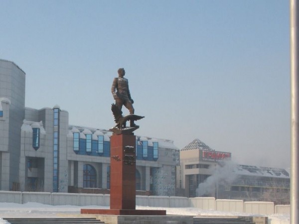 Мэр Новосибирска предложил перенести памятник Покрышкину - КС Online