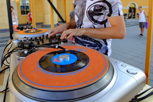 Афиша выходных: цирк, китайское кино и концерт в честь выборов Афиша выходных: цирк, китайское кино и концерт в честь выборов