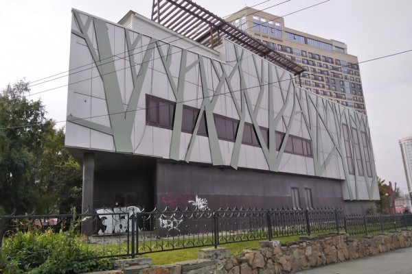 Суд обязал собственника снести кафе-самострой возле метро «Октябрьская» Суд обязал собственника снести кафе-самострой возле метро «Октябрьская»