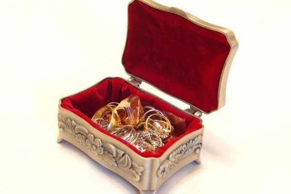 Тайник с золотом обнаружил в чужом туалете новосибирец Тайник с золотом обнаружил в чужом туалете новосибирец