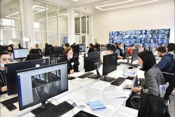 Международные эксперты познакомились с работой Центра общественного видеонаблюдения за выборами в Новосибирской области Международные эксперты познакомились с работой Центра общественного видеонаблюдения за выборами в Новосибирской области
