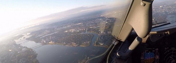 Посадку Boeing 737 в новосибирском аэропорту показали из кабины пилотов Посадку Boeing 737 в новосибирском аэропорту показали из кабины пилотов