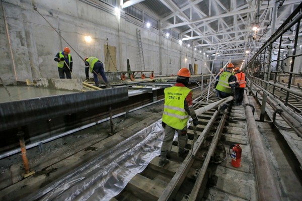 На станции метро «Спортивная» заканчивают бетонирование платформ