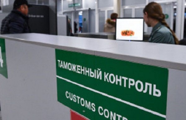 Собака помогла найти свыше 28 тысяч долларов в аэропорту Новосибирска Собака помогла найти свыше 28 тысяч долларов в аэропорту Новосибирска