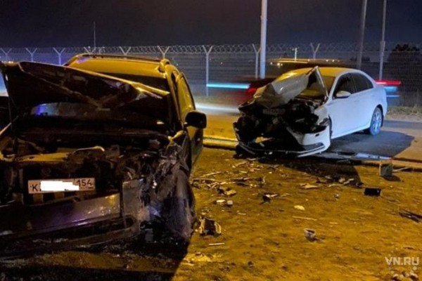 ДТП на дамбе в Новосибирске стало причиной огромной пробки ДТП на дамбе в Новосибирске стало причиной огромной пробки