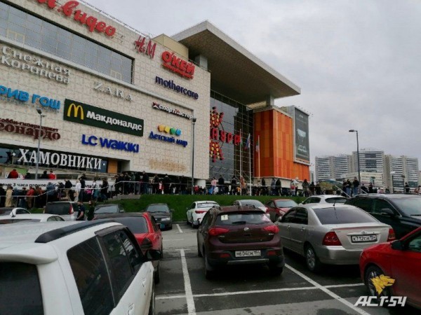 Посетителей ТРЦ &laquo;Аура&raquo; эвакуировали второй раз за день