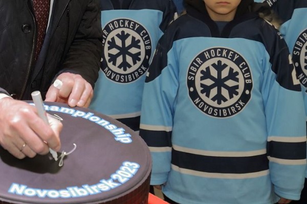 Волонтёров для молодёжного хоккейного чемпионата начали набирать в Новосибирской области