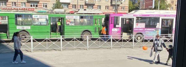 Мать с ребёнком пострадали в ДТП с автобусом на улице Гоголя Мать с ребёнком пострадали в ДТП с автобусом на улице Гоголя