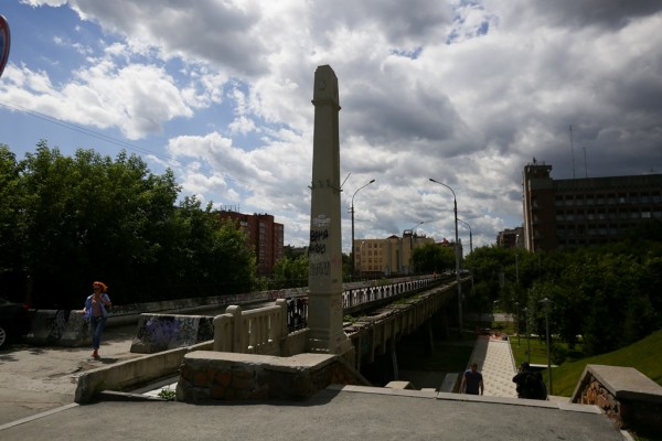 Скамьи, фонари и&nbsp;плитка: в&nbsp;Новосибирске обновят старейший пешеходный мост