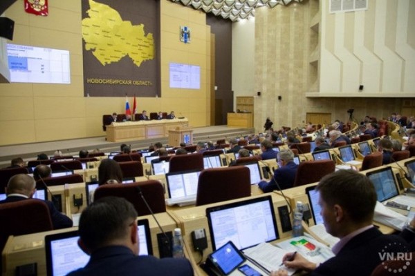 Кто и когда заменит депутатов Иванинского и Аксененко в Заксобрании