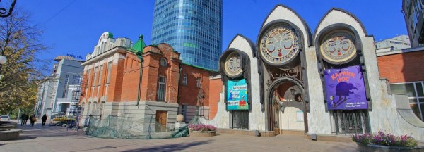 Новосибирский театр кукол показал кибертриллер с тёмным ботом Новосибирский театр кукол показал кибертриллер с тёмным ботом