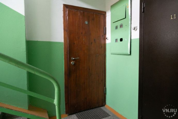 Тело девушки в незапертой квартире обнаружили в Новосибирске Тело девушки в незапертой квартире обнаружили в Новосибирске