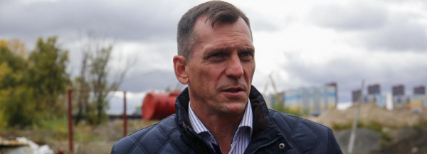 Крутой замес: пескосоляные горы растут к зиме в Новосибирске Крутой замес: пескосоляные горы растут к зиме в Новосибирске