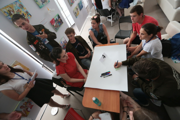 Афиша выходных: бонсай, сумочки-лакомки и редкий фильм о Пушкине Афиша выходных: бонсай, сумочки-лакомки и редкий фильм о Пушкине