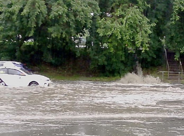 Хотели сделать быстрее - забыли про ливневку: почему тонет &laquo;Дивногорский&raquo;?